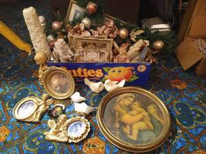 lot 463 image: French Provincial Style Decor