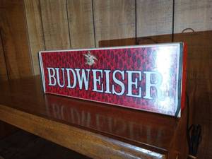 lot 469 image: Working Budweiser Sign