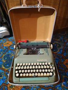 lot 476 image: Smith Corona Typewriter in Case