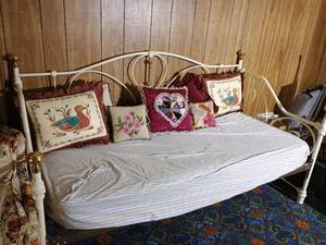 lot 490 image: Metal Daybed wPillows & Mattress