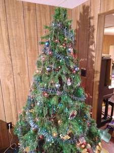 lot 501 image: 7ft Christmas Tree w 2ft Resin Christmas Moose & Bear, Etc