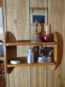 lot 505 image: Shelf wVintage Decor