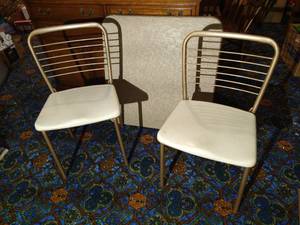 lot 506 image: Two Metal Fold-Flat Chairs wCard Table