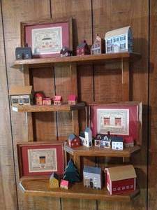 lot 511 image: Shelf w House Decor
