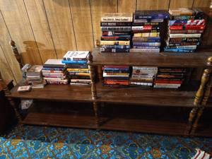 lot 512 image: Shelf wBooks & Media