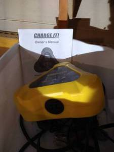 lot 525 image: Charge It Battery Charger