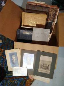 lot 531 image: Ephemera- Antique Photos & Albums
