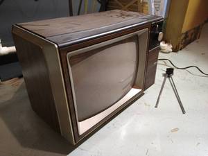 lot 534 image: RCA XL100 TV- Vintage Retro Small Tv w Antenna