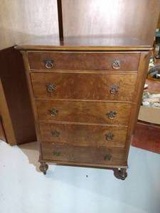 lot 538 image: Nice Dresser wCastors