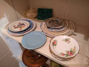 lot 543 image: Lot of Collectible Plates, Etc