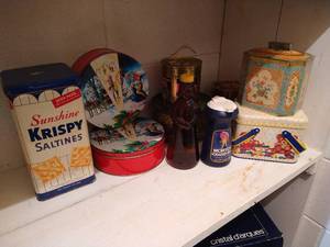 lot 546 image: Vintage Aunt Jemima Syrup Container & Others
