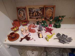 lot 548 image: Little Vintage Ceramic & Porcelain Figurines & Artwork