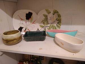 lot 550 image: Marked Pottery Lot Red Wing Plates, Shawnee, Haeger, Etc