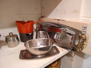 lot 553 image: Le Creuset Fondue Melting Pot w Base & Stainless Pieces