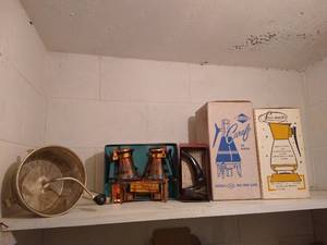 lot 554 image: Vintage Kitchen Items wOriginal Boxes