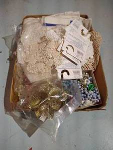 lot 562 image: Tray of Vintage Doilies, Lace Collars, Hankies, Costume Jewelry