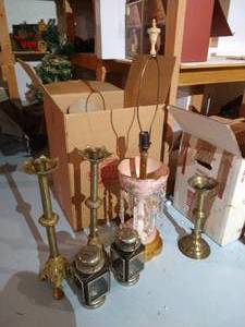 lot 569 image: Tall Vintage Lamp w Crystals, Brass Candle Sticks & Lanterns