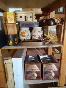lot 571 image: Two Shelves of Decor