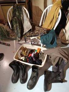 lot 574 image: Hunting Clothes & Boots
