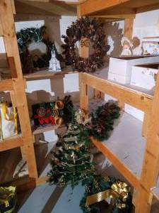 lot 576 image: Christmas Wreaths, Angels, Churches, Etc
