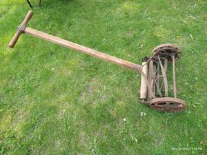 lot 600 image: Antique Manual Lawn Mower