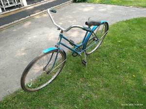 lot 604 image: Vintage Schwinn Breeze Bike