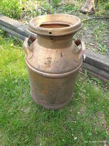 lot 607 image: Milk Can w Lid