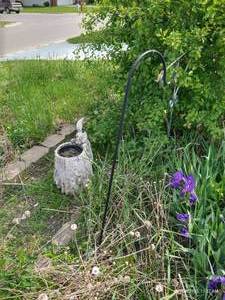 lot 618 image: Rabbit Planter & Two Shepherds Hooks