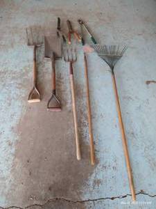 lot 636 image: Hoes, Pitchforks, Shovel & Trimmers