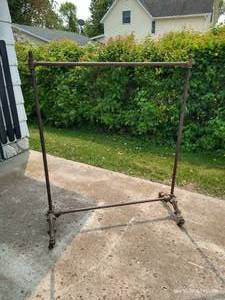 lot 640 image: Vintage Clothing Rack