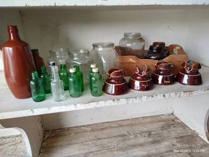 lot 643 image: Shelf of Vintage Bottles, Jars & Porcelain Insulators