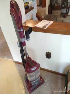 lot 658 image: Shark Navigator Lift-Away Vacuum