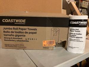lot 9 image: Paper Towels