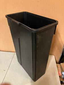 lot 55 image: Slim 23 Gallon Trash Can