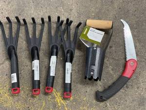 lot 5 image: Gardening Tools