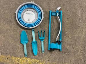 lot 6 image: Garden Lawn Care-Collapsable Bucket, Sprinkler & Hand Tools