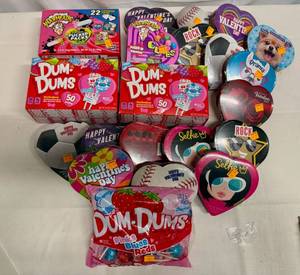 lot 29 image: Large Lot of Valentine Candy-In Date