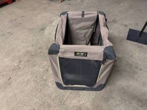 lot 42 image: Port a Crate TravelSoft Sided Pet-28x21x24