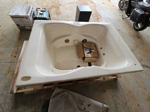 lot 20 image: Jacuzzi Whirlpool Bath with Gold Faucet Hardware