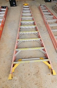 lot 25 image: Werner Fiberglass ladder - 10ft