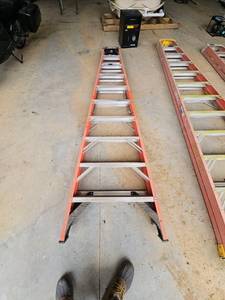 lot 26 image: 10ft Aluminum Extension Ladder, 300lb Capacity