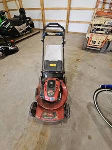 lot 29 image: Toro Recycler 22 Gas Lawn Mower - Used
