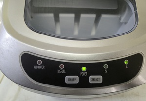 lot 3 image: Igloo   Portable Countertop Ice Maker - Produces up to 26 pounds of ice in 24 hours