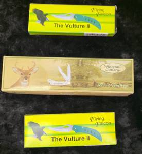 lot 9 image: Whitetail Cutlery & Flying Falcon   (2) - Flying Falcon pocketknife & (1) -The Whitetail Saddlehorn Pocetknife
