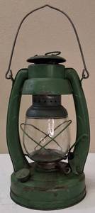 lot 59 image: Vintage Montgomery Ward Wards Better Lantern No. 30 Kerosene Tubular Star Base