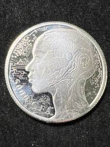 lot 21 image: 1 TROY OZ .9999 FINE SILVER ROUND