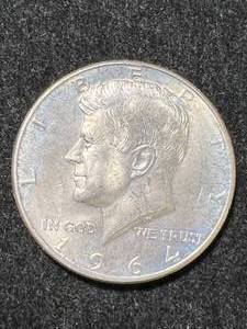 lot 53 image: 1964 US KENNEDY HALF DOLLAR