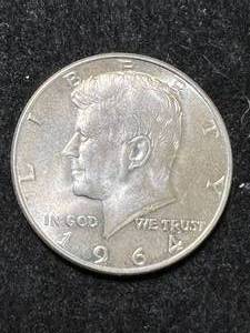 lot 74 image: 1964 US KENNEDY HALF DOLLAR