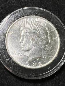 lot 102 image: 1922 US PEACE SILVER DOLLAR IN AIRTITE