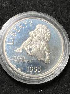 lot 105 image: 1995 US COMMEM SILVER DOLLAR IN AIRTITE